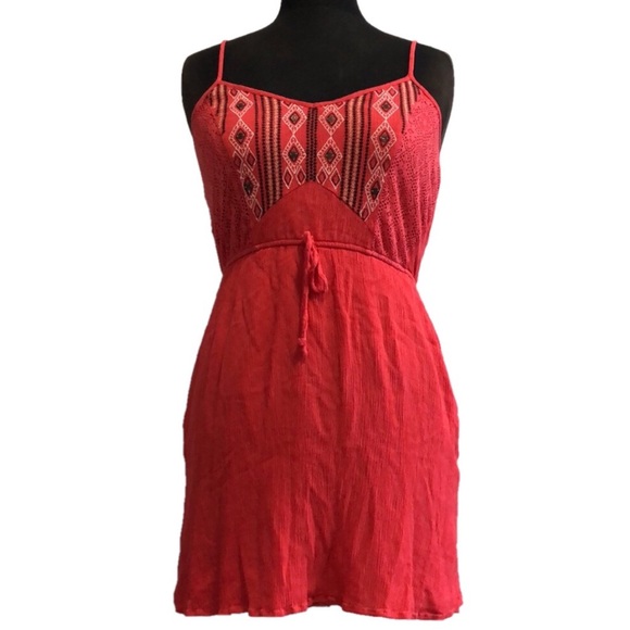 Socialite Dresses & Skirts - Socialite Coral Spaghetti Strap Sundress with Embroidery & Lace Detailing